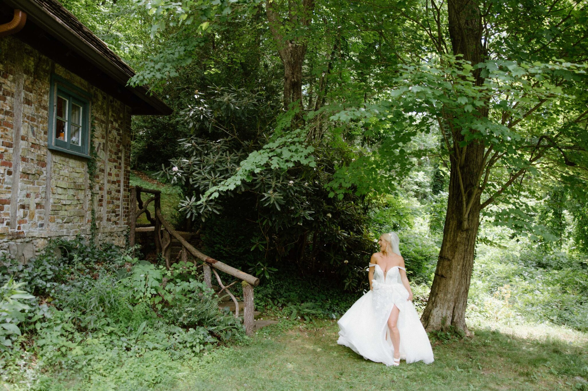 Bridal portraits outside in the greenery