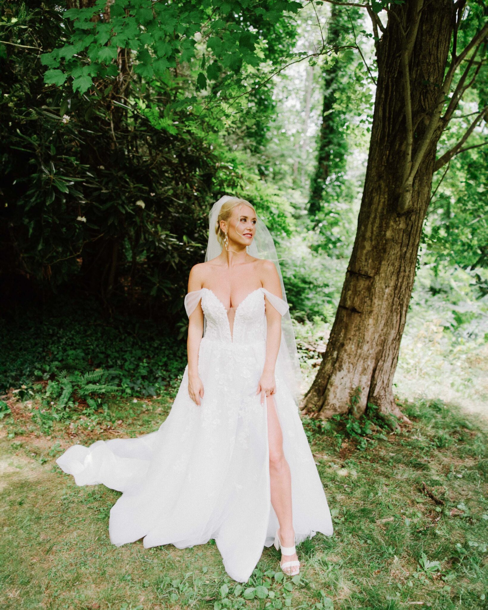 Bridal portraits outside in the greenery