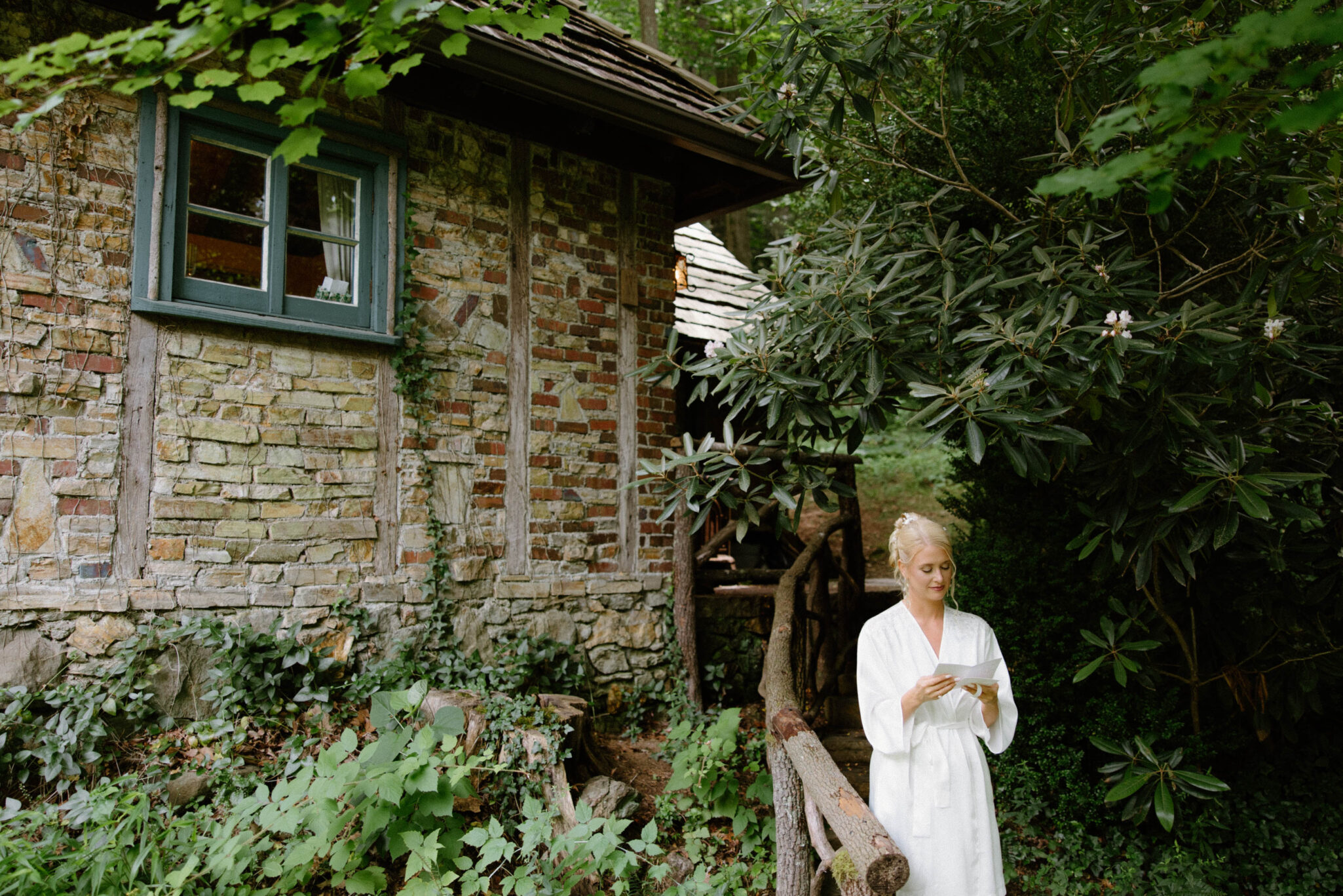 Bride reading a letter on her wedding morning